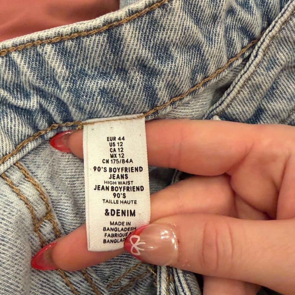 Distressed Light Blue Jeans - Picture 4 of 4